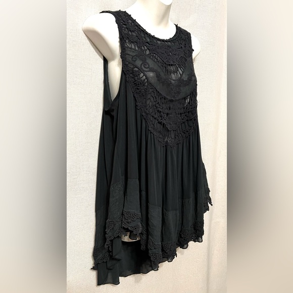 Indigo threads black/green  detailed throughout, mesh upper back button,… - Picture 3 of 10
